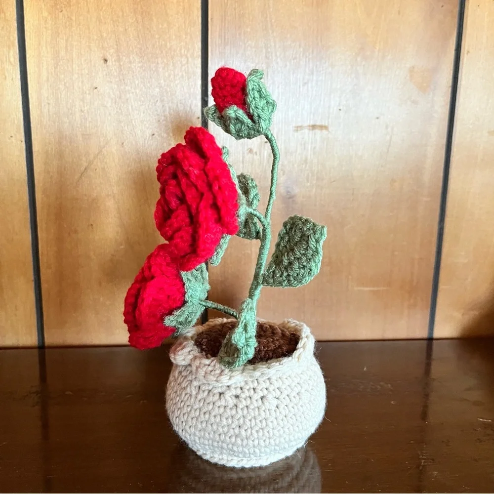 🌹Handcrafted Red Crochet Rose Arrangement🌹
